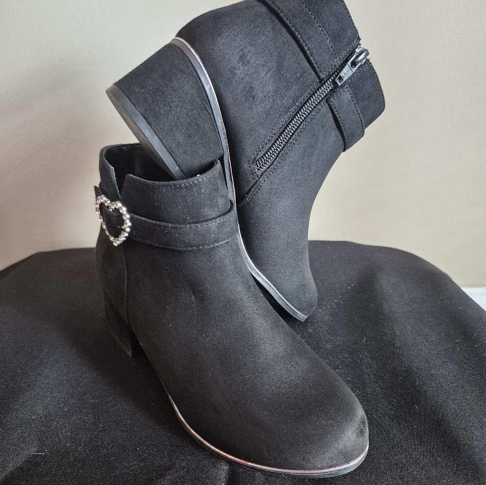 Shoes - Picture 3 of 3
